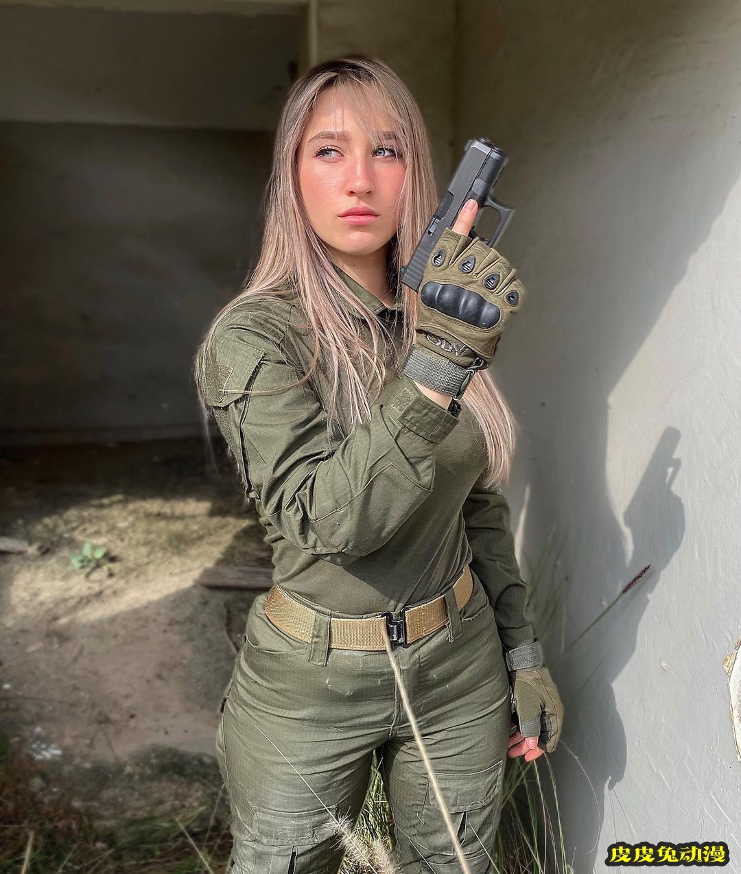 气质霸美战力爆表 以色列退役女兵Natalia Fadeev