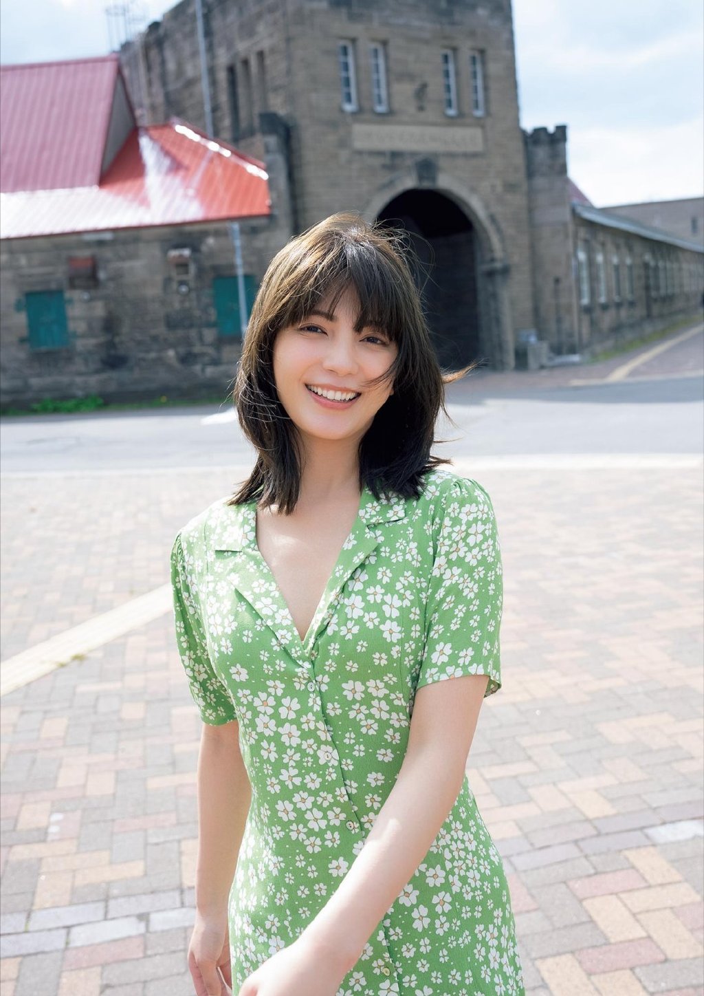 冲绳美女南里美希 第二本写真带来成熟慵懒气息